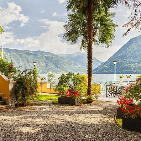 בית נופש Angela Maria - By Lovecomo Brienno