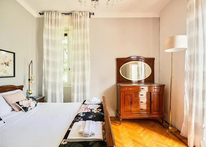 Angela Maria - By Lovecomo