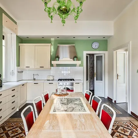 Angela Maria - By Lovecomo Semesterbostad Brienno