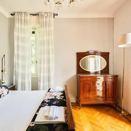 Angela Maria - By Lovecomo