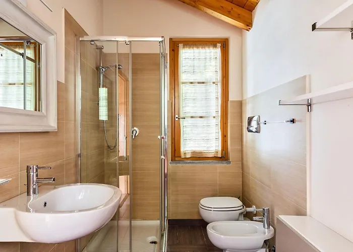 Angela Maria - By Lovecomo